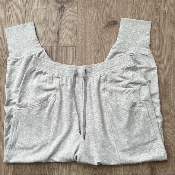 Lululemon Still Chill Jogger Heathered Core Ultra Light Grey Size 10 NEW - Picture 8 of 13